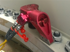 驅(qū)動液壓扭矩扳手在張家口沽源風場預緊塔筒螺栓